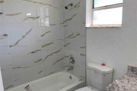 Снять в аренду виллу или дом в Хомстед, Флорида 3 спальни, 111.48м2, № 1991883 - фото 12