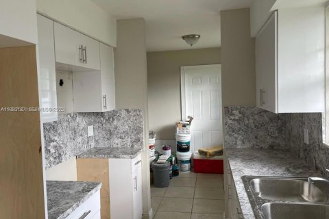 Снять в аренду виллу или дом в Хомстед, Флорида 3 спальни, 111.48м2, № 1991883 - фото 2