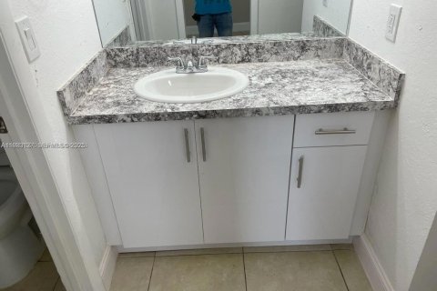 Снять в аренду виллу или дом в Хомстед, Флорида 3 спальни, 111.48м2, № 1991883 - фото 11