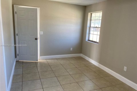 Снять в аренду виллу или дом в Хомстед, Флорида 3 спальни, 111.48м2, № 1991883 - фото 7