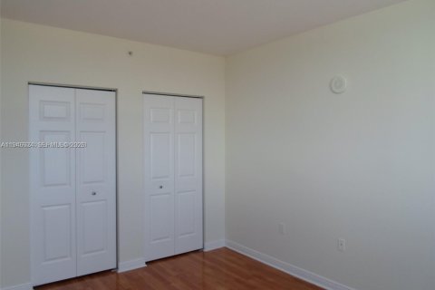 Condo in Hallandale Beach, Florida, 2 bedrooms  № 2003052 - photo 22