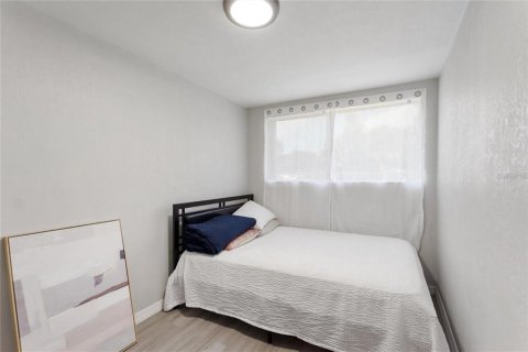 House in Intercession City, Florida 3 bedrooms, 96.62 sq.m. № 2236695 - photo 15