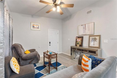 House in Intercession City, Florida 3 bedrooms, 96.62 sq.m. № 2236695 - photo 4