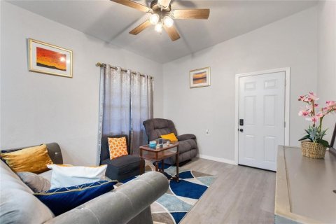 House in Intercession City, Florida 3 bedrooms, 96.62 sq.m. № 2236695 - photo 3