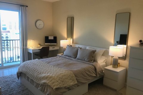 Condominio en alquiler en Coral Gables, Florida, 1 dormitorio, 74.14 m2 № 2030988 - foto 5