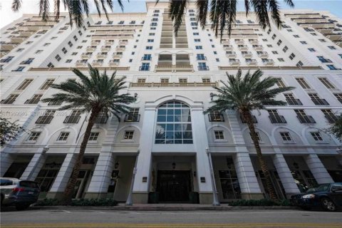 Condominio en alquiler en Coral Gables, Florida, 1 dormitorio, 74.14 m2 № 2030988 - foto 21