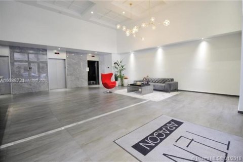 Condominio en alquiler en Coral Gables, Florida, 1 dormitorio, 74.14 m2 № 2030988 - foto 17