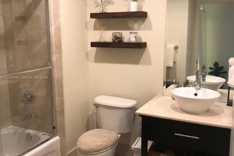 Condominio en alquiler en Coral Gables, Florida, 1 dormitorio, 74.14 m2 № 2030988 - foto 4