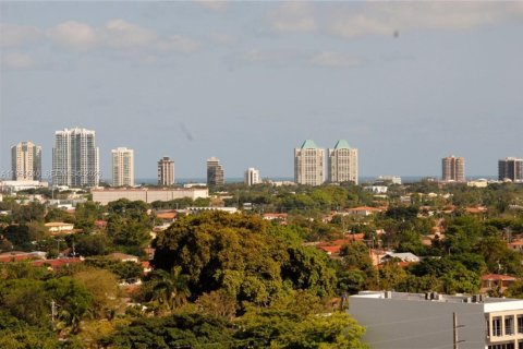 Condominio en alquiler en Coral Gables, Florida, 1 dormitorio, 74.14 m2 № 2030988 - foto 3