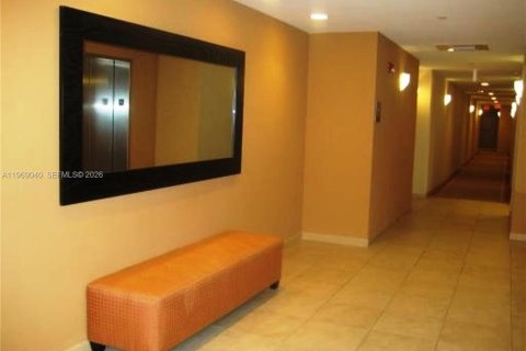 Condominio en alquiler en Coral Gables, Florida, 1 dormitorio, 74.14 m2 № 2030988 - foto 19