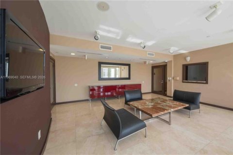 Condominio en alquiler en Coral Gables, Florida, 1 dormitorio, 74.14 m2 № 2030988 - foto 18