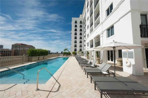 Condominio en alquiler en Coral Gables, Florida, 1 dormitorio, 74.14 m2 № 2030988 - foto 20