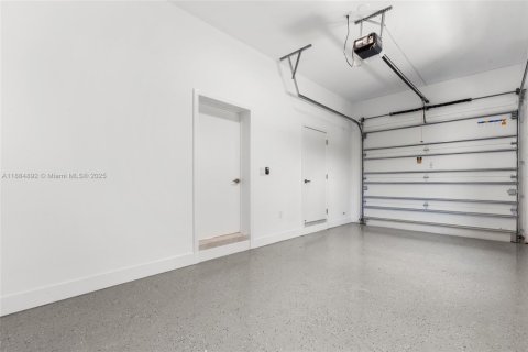 Купить виллу или дом в Корал-Гейблс, Флорида 4 спальни, 263.19м2, № 1931324 - фото 19