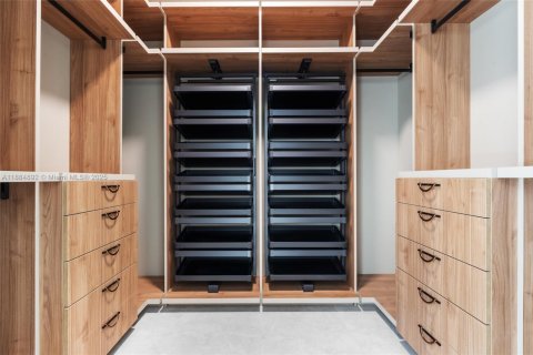 Купить виллу или дом в Корал-Гейблс, Флорида 4 спальни, 263.19м2, № 1931324 - фото 26