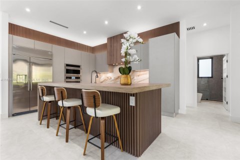 Купить виллу или дом в Корал-Гейблс, Флорида 4 спальни, 263.19м2, № 1931324 - фото 10