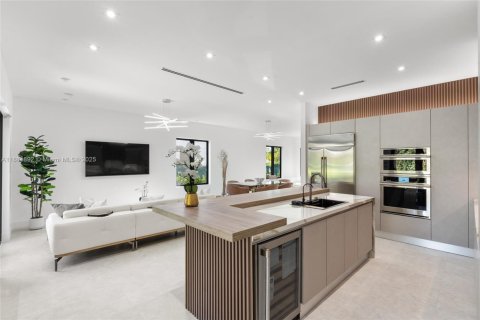 Купить виллу или дом в Корал-Гейблс, Флорида 4 спальни, 263.19м2, № 1931324 - фото 11