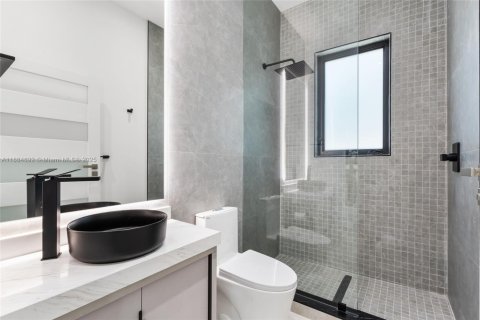 Купить виллу или дом в Корал-Гейблс, Флорида 4 спальни, 263.19м2, № 1931324 - фото 13