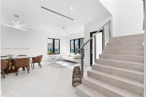 Купить виллу или дом в Корал-Гейблс, Флорида 4 спальни, 263.19м2, № 1931324 - фото 20