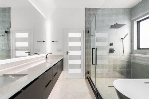 Купить виллу или дом в Корал-Гейблс, Флорида 4 спальни, 263.19м2, № 1931324 - фото 27