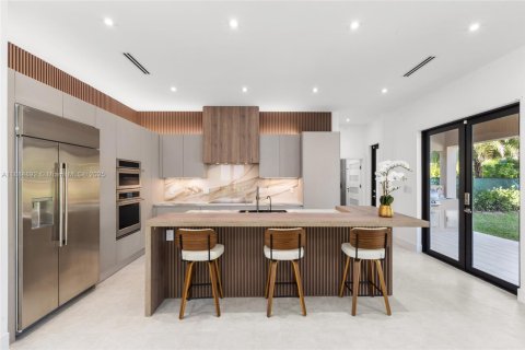 Купить виллу или дом в Корал-Гейблс, Флорида 4 спальни, 263.19м2, № 1931324 - фото 9