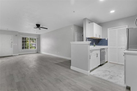 Copropriété à vendre à Orlando, Floride: 2 chambres, 92.53 m2 № 1866588 - photo 12