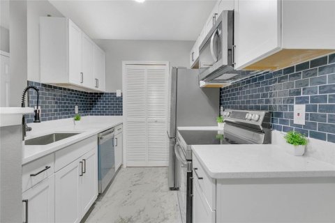 Copropriété à vendre à Orlando, Floride: 2 chambres, 92.53 m2 № 1866588 - photo 11