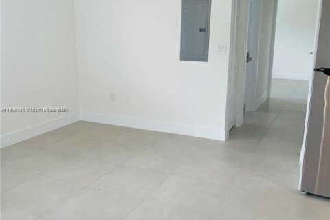 Apartment in Hialeah, Florida 2 bedrooms № 1953262 - photo 3