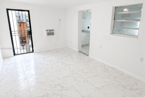 Studio à Miami Gardens, Floride № 2246547