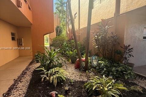 Copropriété à vendre à Tamarac, Floride: 2 chambres, 85.47 m2 № 2152895 - photo 2
