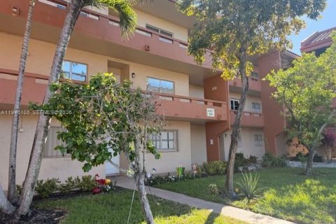 Condo in Tamarac, Florida, 2 bedrooms № 2152895