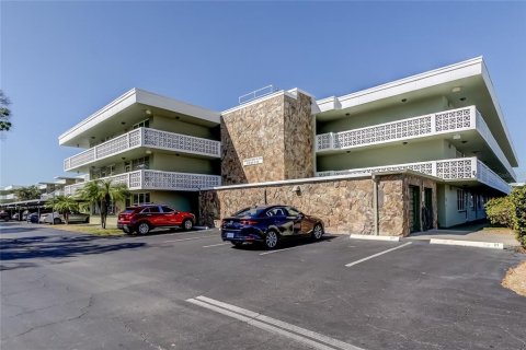 Condo in Saint Petersburg, Florida, 1 bedroom № 2217609