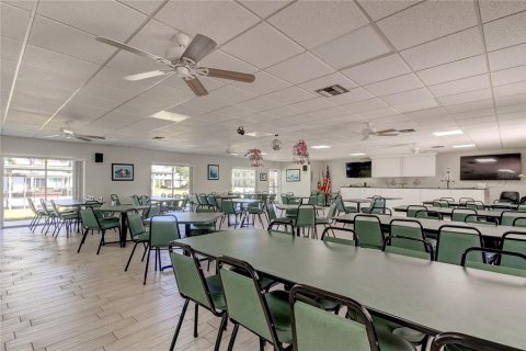 Condo in Saint Petersburg, Florida, 1 bedroom  № 2217609 - photo 4
