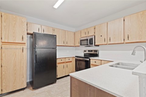 Townhouse in West Palm Beach, Florida 2 bedrooms, 112.78 sq.m. № 1766586 - photo 5