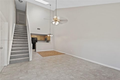 Townhouse in West Palm Beach, Florida 2 bedrooms, 112.78 sq.m. № 1766586 - photo 8
