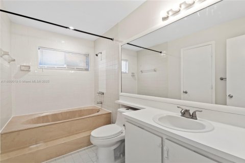 Townhouse in West Palm Beach, Florida 2 bedrooms, 112.78 sq.m. № 1766586 - photo 9