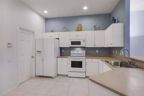 House in Estero, Florida 5 bedrooms, 241.55 sq.m. № 1070987 - photo 9