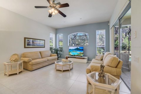 House in Estero, Florida 5 bedrooms, 241.55 sq.m. № 1070987 - photo 6