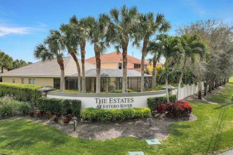 House in Estero, Florida 5 bedrooms, 241.55 sq.m. № 1070987 - photo 4
