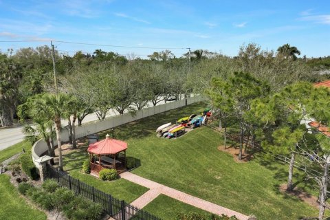 House in Estero, Florida 5 bedrooms, 241.55 sq.m. № 1070987 - photo 30