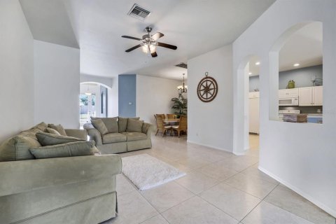 House in Estero, Florida 5 bedrooms, 241.55 sq.m. № 1070987 - photo 12