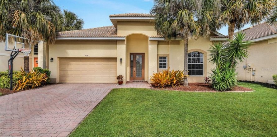 House in Estero, Florida 5 bedrooms, 241.55 sq.m. № 1070987
