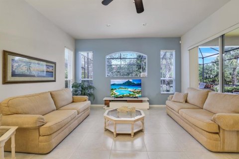House in Estero, Florida 5 bedrooms, 241.55 sq.m. № 1070987 - photo 5
