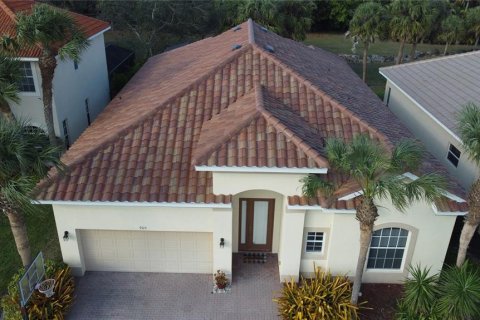 House in Estero, Florida 5 bedrooms, 241.55 sq.m. № 1070987 - photo 2
