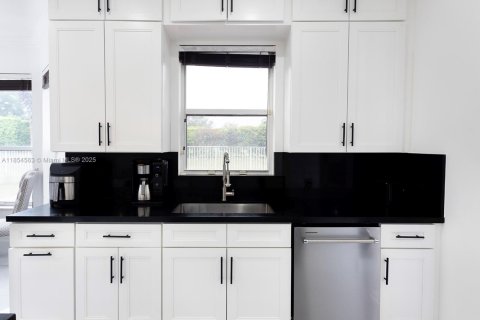 Casa en alquiler en Miramar, Florida, 5 dormitorios, 371.05 m2 № 1877926 - foto 13