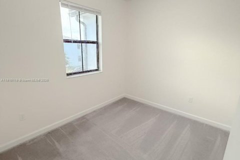 Снять в аренду таунхаус в Хомстед, Флорида 3 спальни, 137.77м2, № 1971244 - фото 7