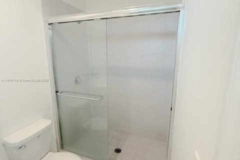 Снять в аренду таунхаус в Хомстед, Флорида 3 спальни, 137.77м2, № 1971244 - фото 9