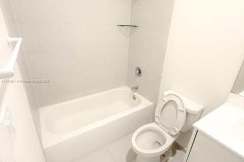 Снять в аренду таунхаус в Хомстед, Флорида 3 спальни, 137.77м2, № 1971244 - фото 10