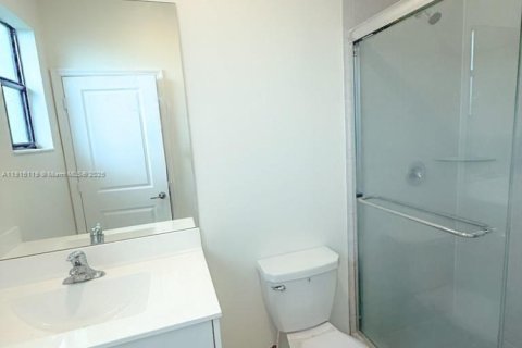 Снять в аренду таунхаус в Хомстед, Флорида 3 спальни, 137.77м2, № 1971244 - фото 8
