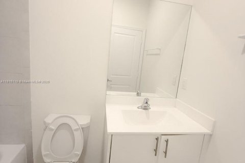 Снять в аренду таунхаус в Хомстед, Флорида 3 спальни, 137.77м2, № 1971244 - фото 12