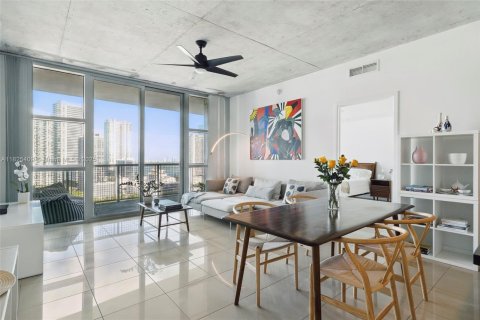 Condo in Miami, Florida, 2 bedrooms  № 1794246 - photo 4